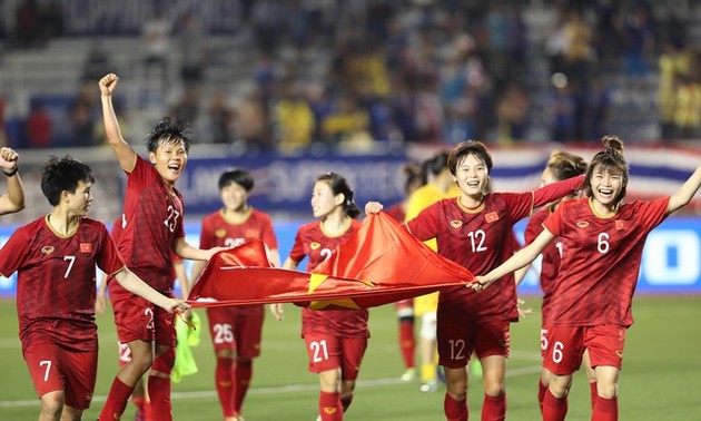 Premierminister Nguyen Xuan Phuc lobt den Geist der vietnamesischen Fußballspielerinnen