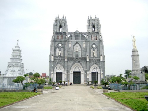Kirche Phu Nhai, eines der vier Basilika minor in Vietnam