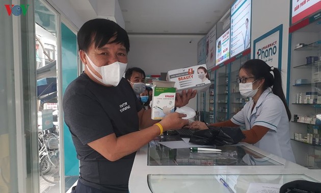 Ausreichendes Material für die Herstellung der medizinischen Mundschutzmasken in Vietnam