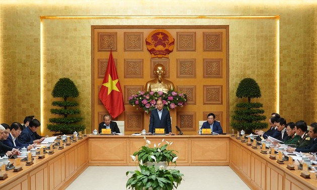 Premierminister Nguyen Xuan Phuc: neue Maßnahmen sollten bei Bekämpfung der Covid-19-Epidemie ergriffen werden
