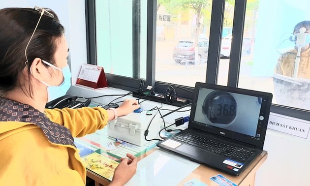 Die Hochschule Da Nang stellt ein Fern-Temperaturmesssystem her
