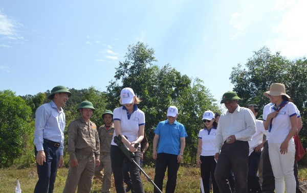 Unterstützung für Blindgänger-Opfer in Quang Binh und Binh Dinh