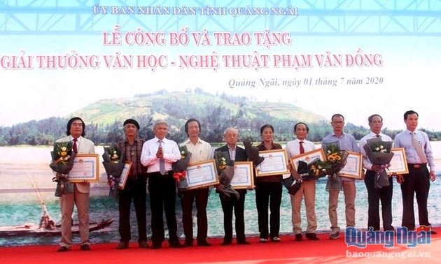 Verleihung des Literatur- und Kunstpreis Pham Van Dong