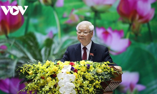KPV-Generalsekretär, Staatspräsident Nguyen Phu Trong fordert die Armee professionell und modern aufzubauen