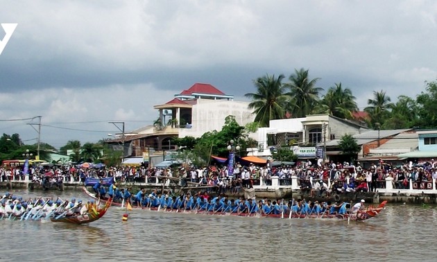 Tra Vinh eröffnet das Bootsrennen zum Ok-Om-Bok-Fest