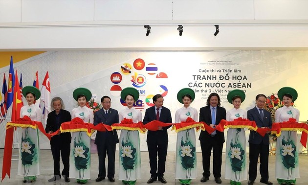 Bilderausstellung „ASEAN und der Herbst in Hanoi“
