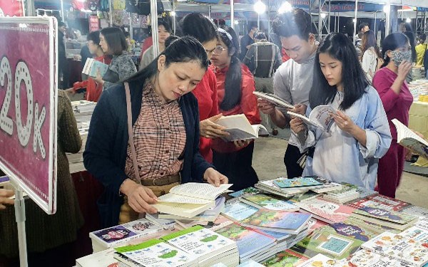 Das erste Buch-Fest Quang Ninh im Jahr 2020