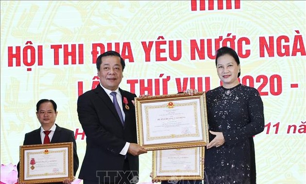Parlamentspräsidentin Nguyen Thi Kim Ngan nimmt am Patriotismus-Festtag des Bankwesens teil