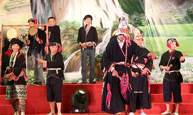 Veröffentlichung des Nationalkulturerbes für Cap Sac-Fest der Volksgruppe Dao