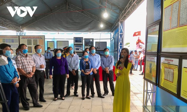 Eröffnung der Ausstellung der Dokumente über Inselgruppen Hoang Sa und Truong Sa in Bac Lieu