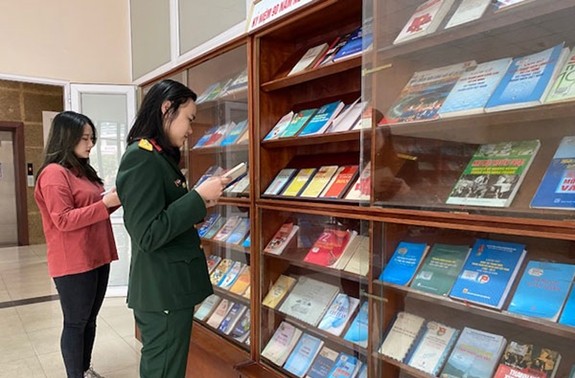 Bibliothek der Armee stellt Bücher zum 90. Gründungstag des Jugendverbands vor