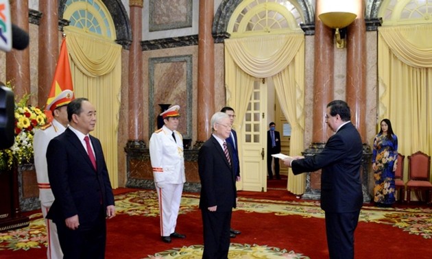 KPV-Generalsekretär, Staatspräsident Nguyen Phu Trong empfängt die Botschafter