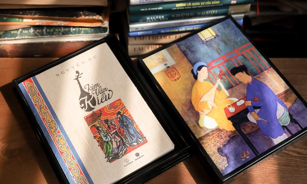 Eindruck der Bücher aus Do-Papier auf dem Buchmarkt „Kulturidentität Hanois“