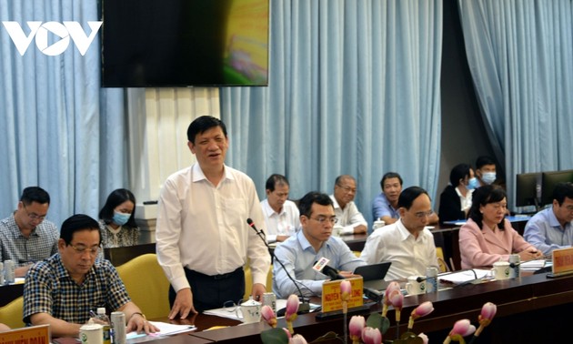 Gesundheitsminister Nguyen Thanh Long überprüft die Covid-19-Bekämpfung in der Provinz Vinh Long