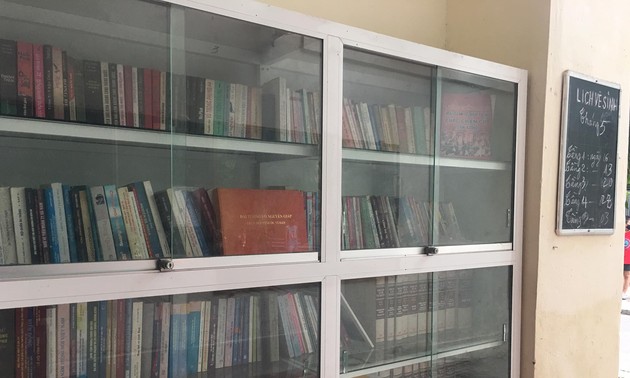 Kulturtreppe: kleine Bücherei in einem Wohnviertel