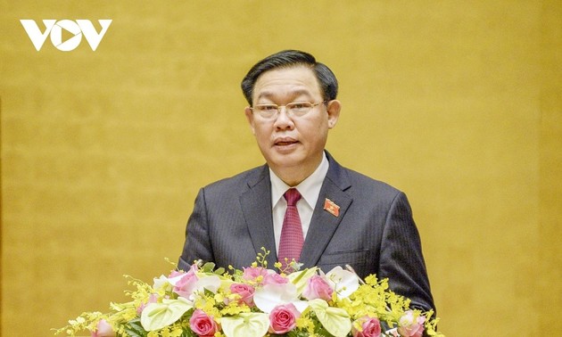 Parlamentspräsident Vuong Dinh Hue leitet Landeskonferenz über die Wahlen