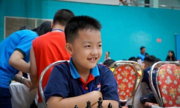 Der 8-jährige Tran Duc Duy gewinnt Schachmeistertitel in Asien