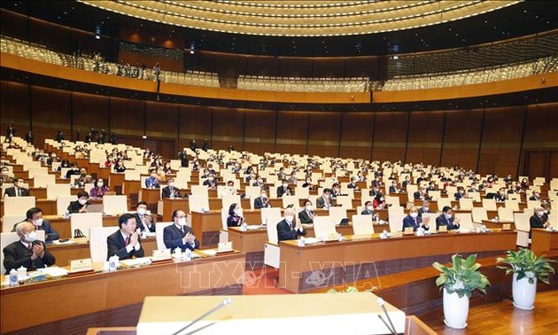 Das Parlament eröffnet die erste Sondersitzung 