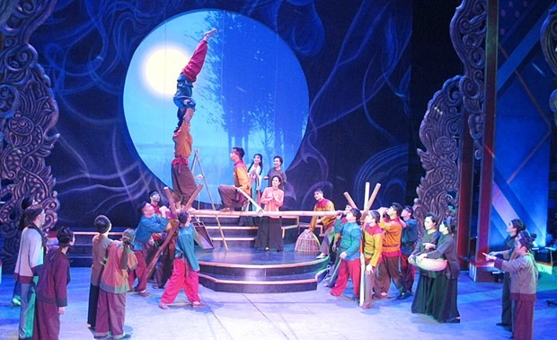 Kombination des Cai Luong-Gesangs und des Zirkus im Stück „Muttergöttin“