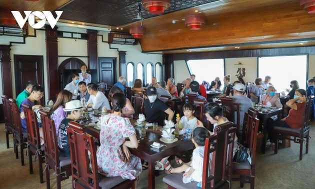 Neuer Rekord der Touristen an Feiertagen in der Ha Long-Bucht