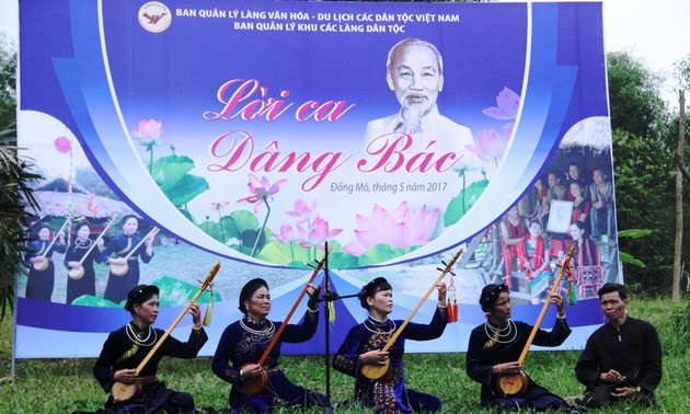 Programm zum Gedenken an Präsident Ho Chi Minh im Kulturdorf