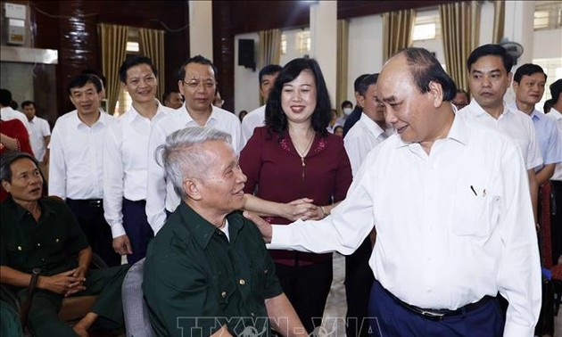 Staatspräsident Nguyen Xuan Phuc: Partei und Staat kümmern sich immer um Menschen mit Verdiensten