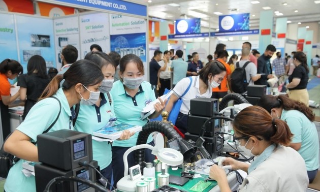 20 Länder nehmen an der internationalen Elektronik-Messe in Vietnam teil
