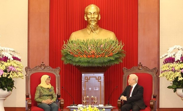 Präsidentin Singapurs beendet seinen Besuch in Vietnam