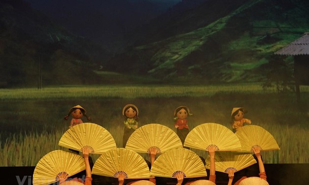 Auftritt des vietnamesischen Wasser-Puppen-Theaters beim Welttheaterfestival