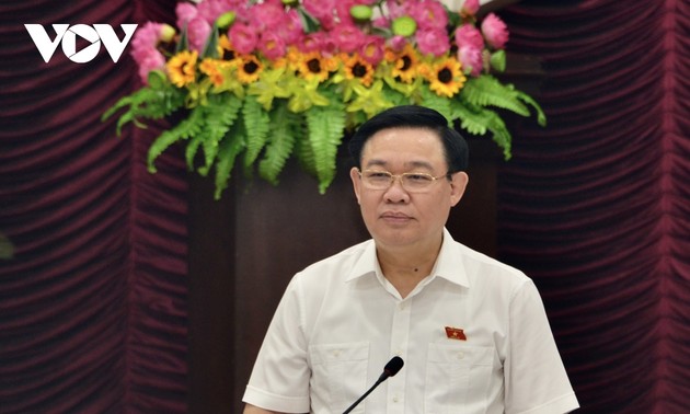 Parlamentspräsident Vuong Dinh Hue zu Gast in der Provinz Binh Thuan