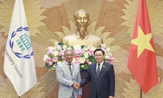 Parlamentspräsident Vuong Dinh Hue empfängt die IPU-Leiter