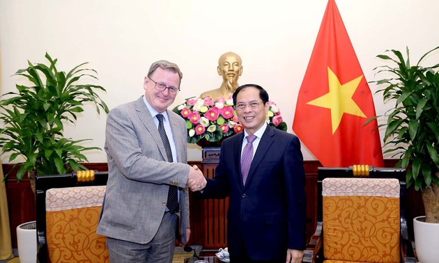 Außenminister Bui Thanh Son empfängt Ministerpräsident des Bundesstaates Thüringen