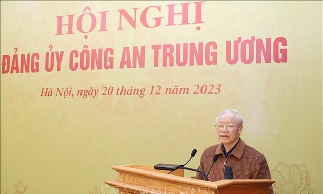 KPV-Generalsekretär Nguyen Phu Trong nimmt an der Konferenz der Parteileitung der Polizei teil