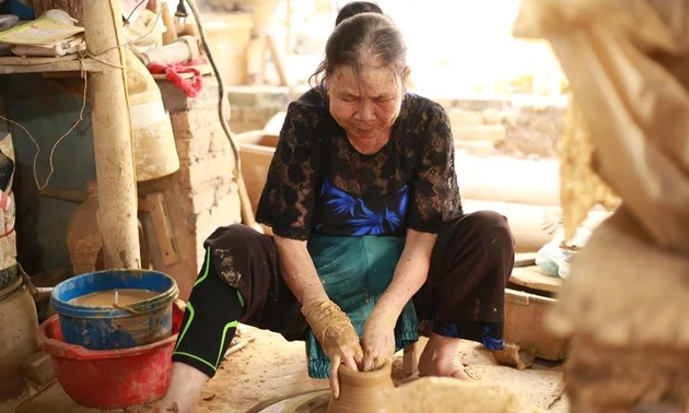 Ausstellung „Keramik Huong Canh – Dialog zwischen Tradition und Moderne“