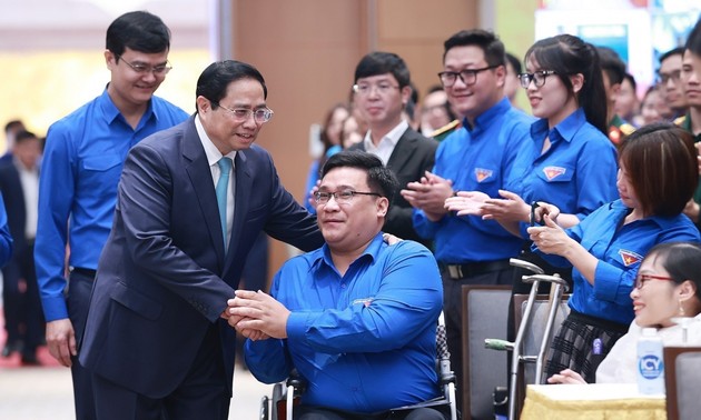 Premierminister Pham Minh Chinh führt Dialog mit Jugendlichen über digitale Transformation