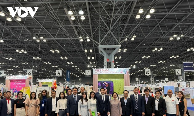 Vietnamesische Unternehmen werben für Produkte bei TexWorld in New York