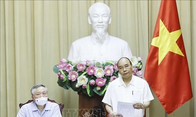 Nguyên Xuân Phuc dirige une réunion sur l’exécution des jugements