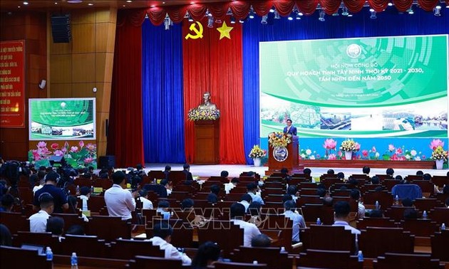 Pham Minh Chinh assiste à la publication du plan directeur de la province de Tây Ninh pour 2030 et 2050