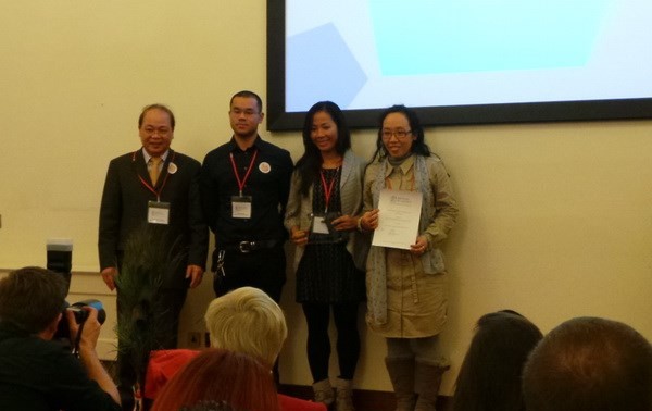 Trường dạy tiếng Việt được nhận giải thưởng của Viện Hàn lâm Anh 