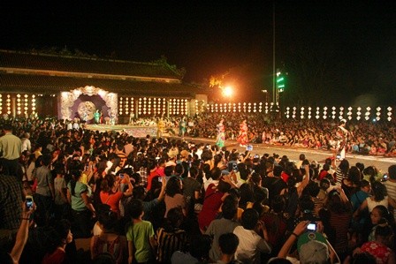 Festival Huế 2014 thu hút số lượng khách kỷ lục