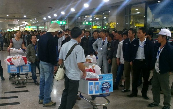 Thêm 38 lao động Việt Nam rời Libya về nước