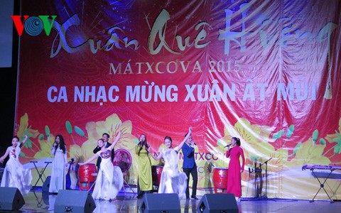 Cộng đồng người Việt Nam ở nước ngoài mừng Xuân Ất Mùi 2015