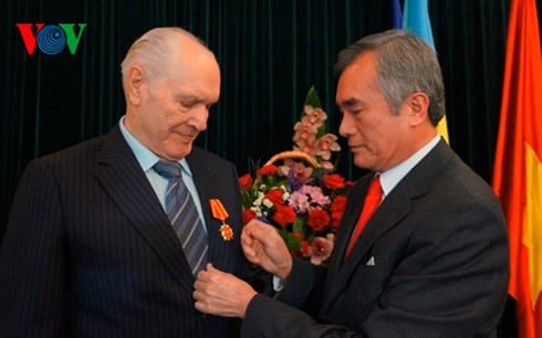 Đại sứ quán Việt Nam trao tặng Huân chương Hữu nghị cho công dân Ukraine