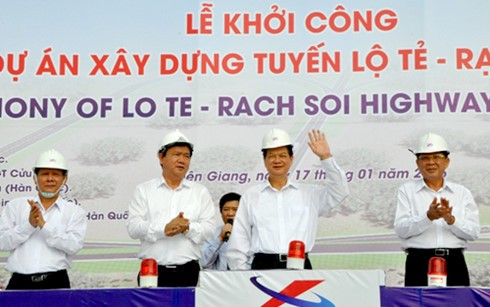 Thủ tướng Nguyễn Tấn Dũng phát lệnh khởi công tuyến đường nối thành phố Cần Thơ và tỉnh Kiên Giang 