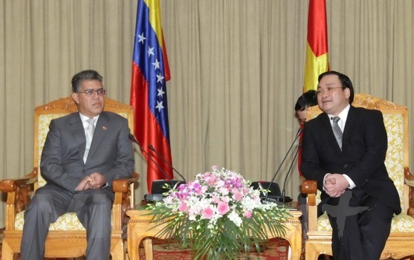 Вице-премьер Вьетнама Хоанг Чунг Хай принял вице-президента Венесуэлы