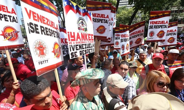В Венесуэле проводится кампания по сбору подписей за отмену американских санкций