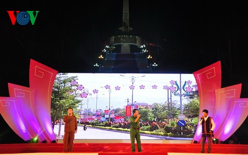 Нгуен Суан Фук принял участие в праздновании 50-летия Победы на горе Нуйтхань