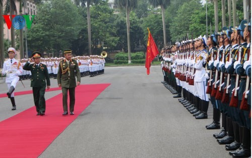 Командующий ВВС Брунея находится во Вьетнаме с визитом