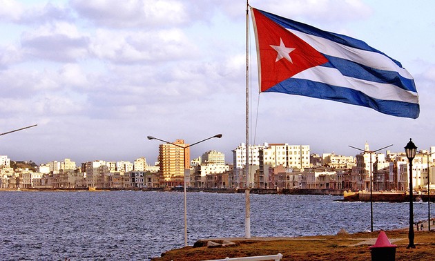 Над зданием Госдепа США установлен флаг Кубы