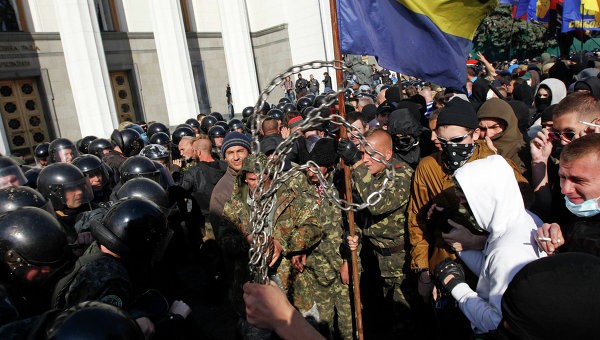 Силовики Украины задержали 30 демонстрантов у здания Верховной рады